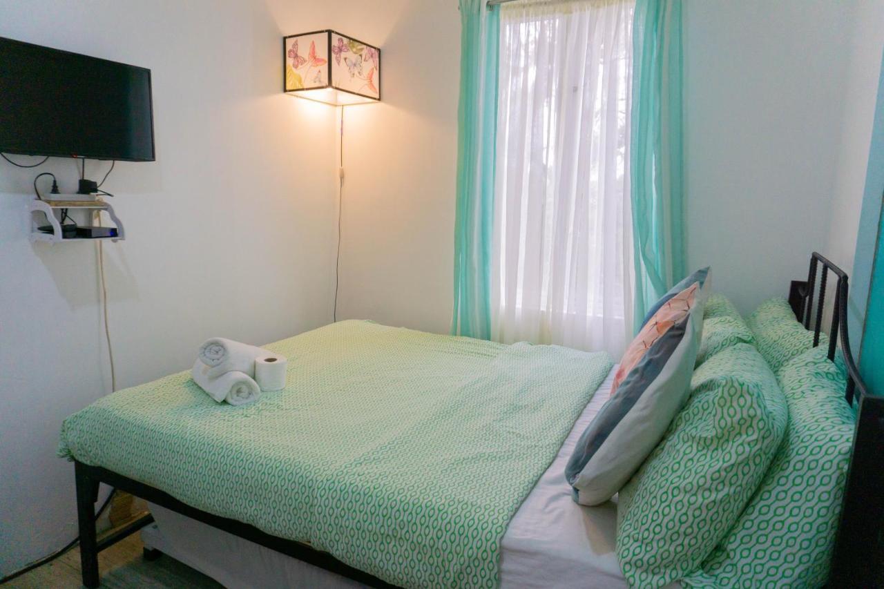 Retreat Haven in La Bella Tagaytay Lägenhet Tagaytay City Exteriör bild